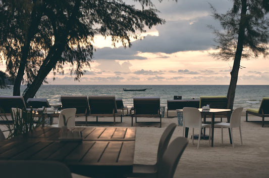 Ocean Vibes in Dining Fashion Trends