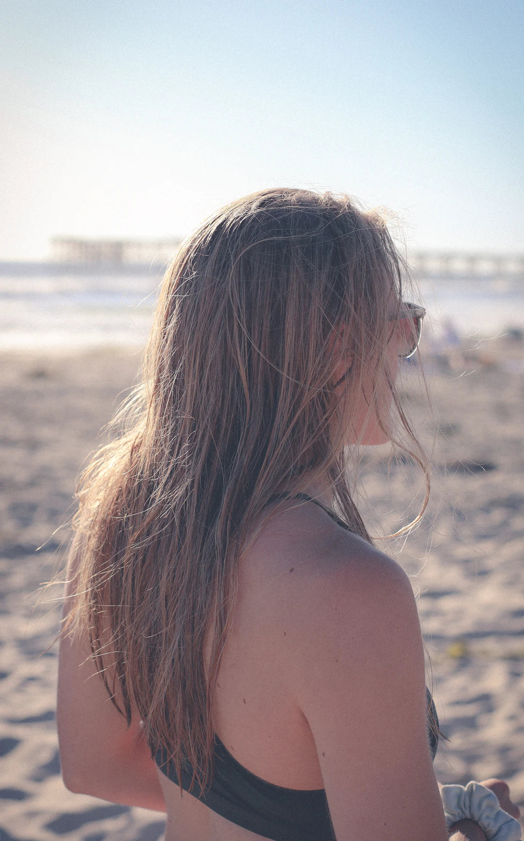 Stylish Beachy Hairstyles for Your Ocean View Dining Looks