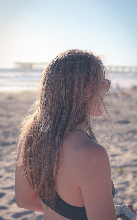 Stylish Beachy Hairstyles for Your Ocean View Dining Looks