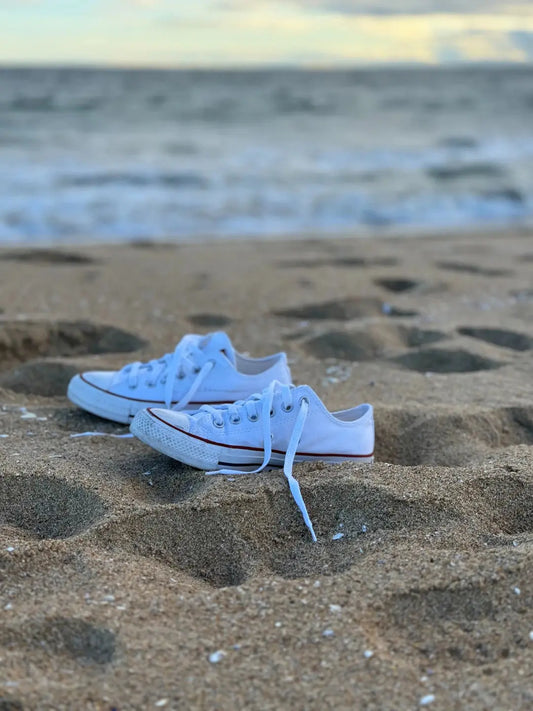 Footwear Tips for Dining Near the Shore