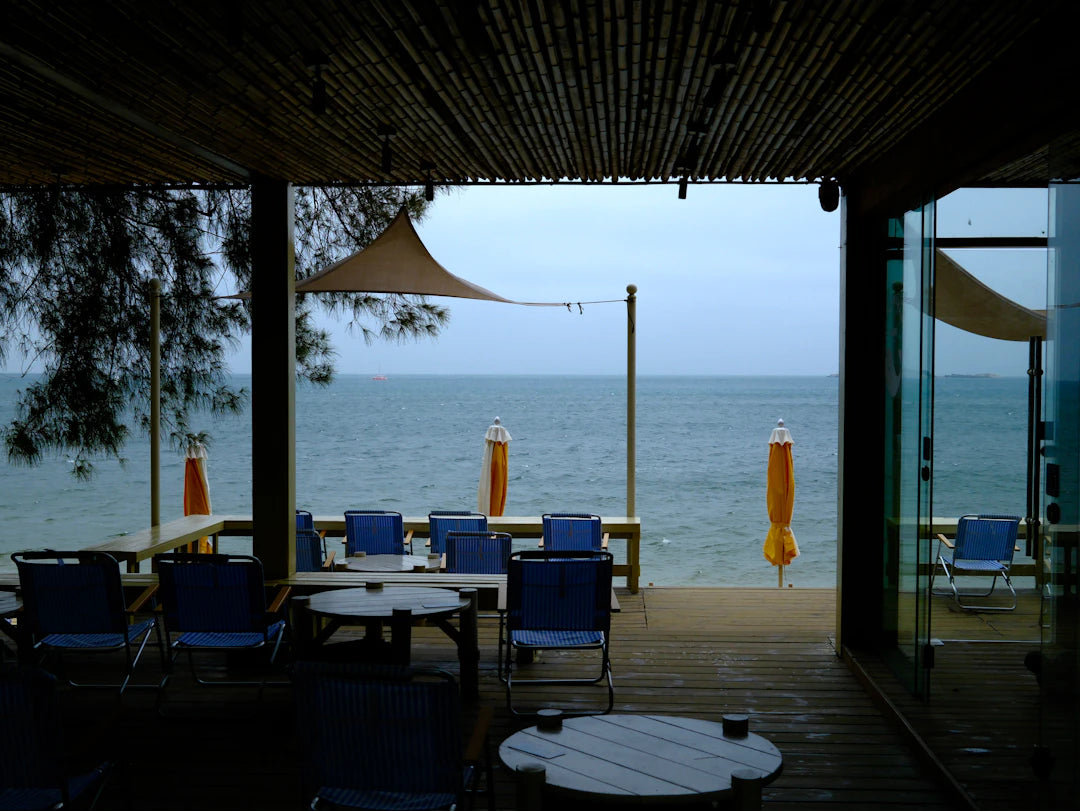 Choosing the Perfect Outfit for Ocean View Dining