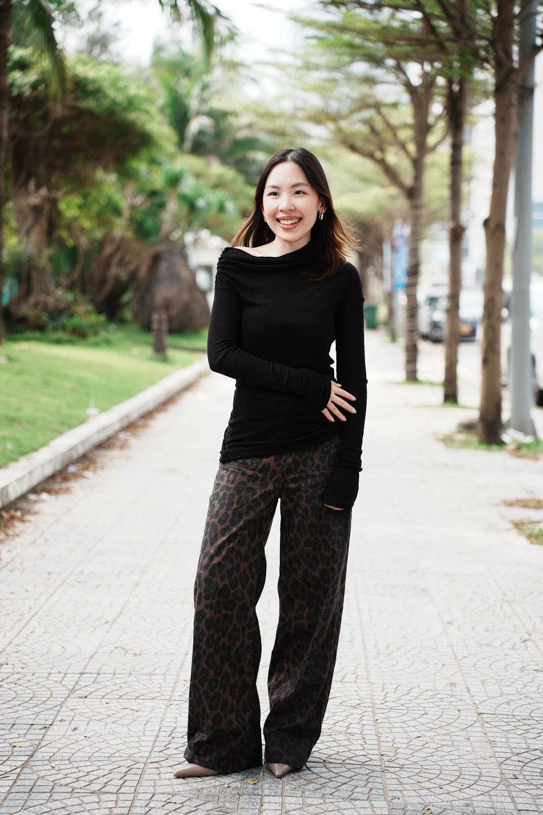 Embrace Summer with Lightweight Wide-Leg Pants for Dining