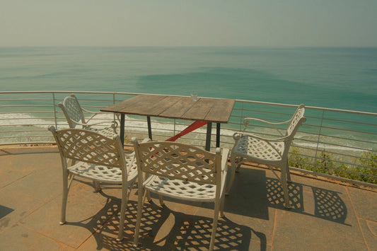 Stylish Comfort for Ocean View Dining Experiences